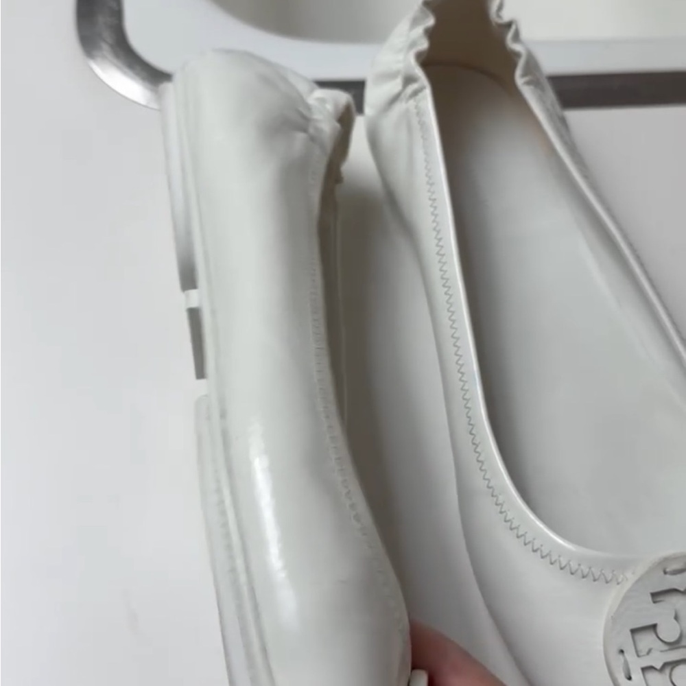 Tory Burch Women's White Logo Patent Leather Ballet Flats size 10 worn once - Picture 5 of 5
